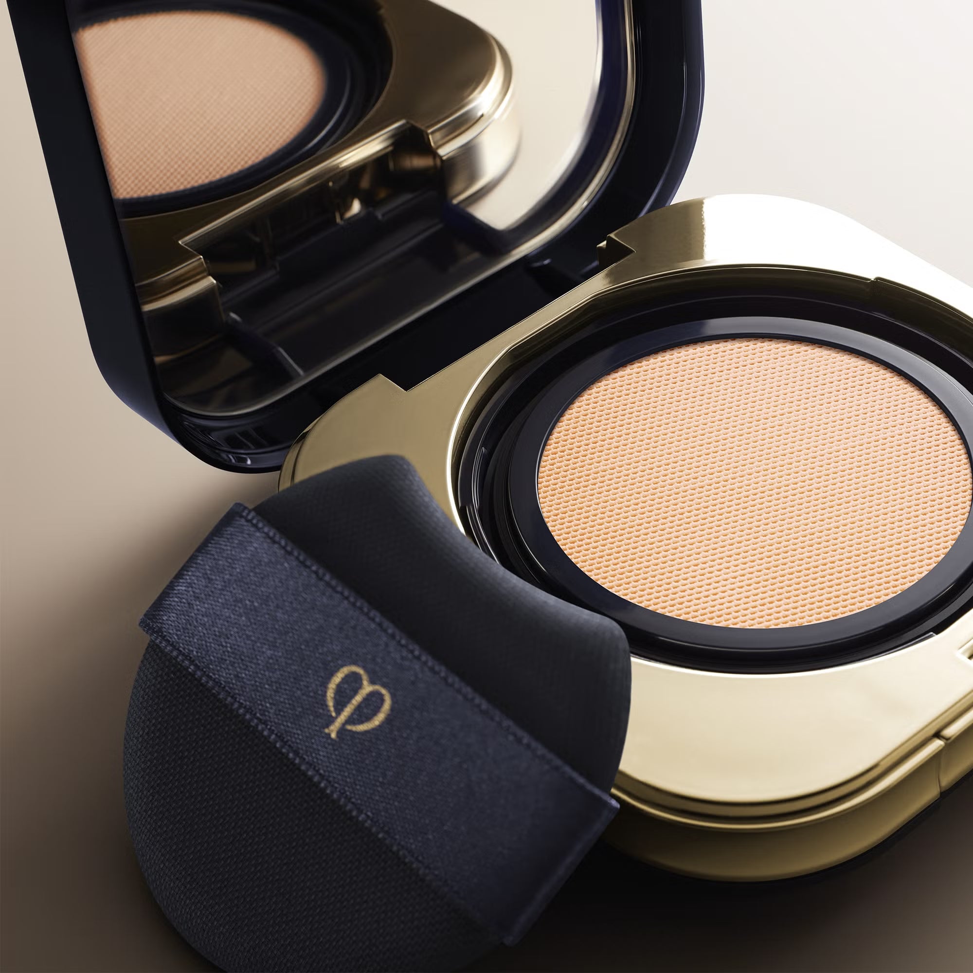 CPB Clé De Peau Beauté Radiant Cushion Foundation 14g
