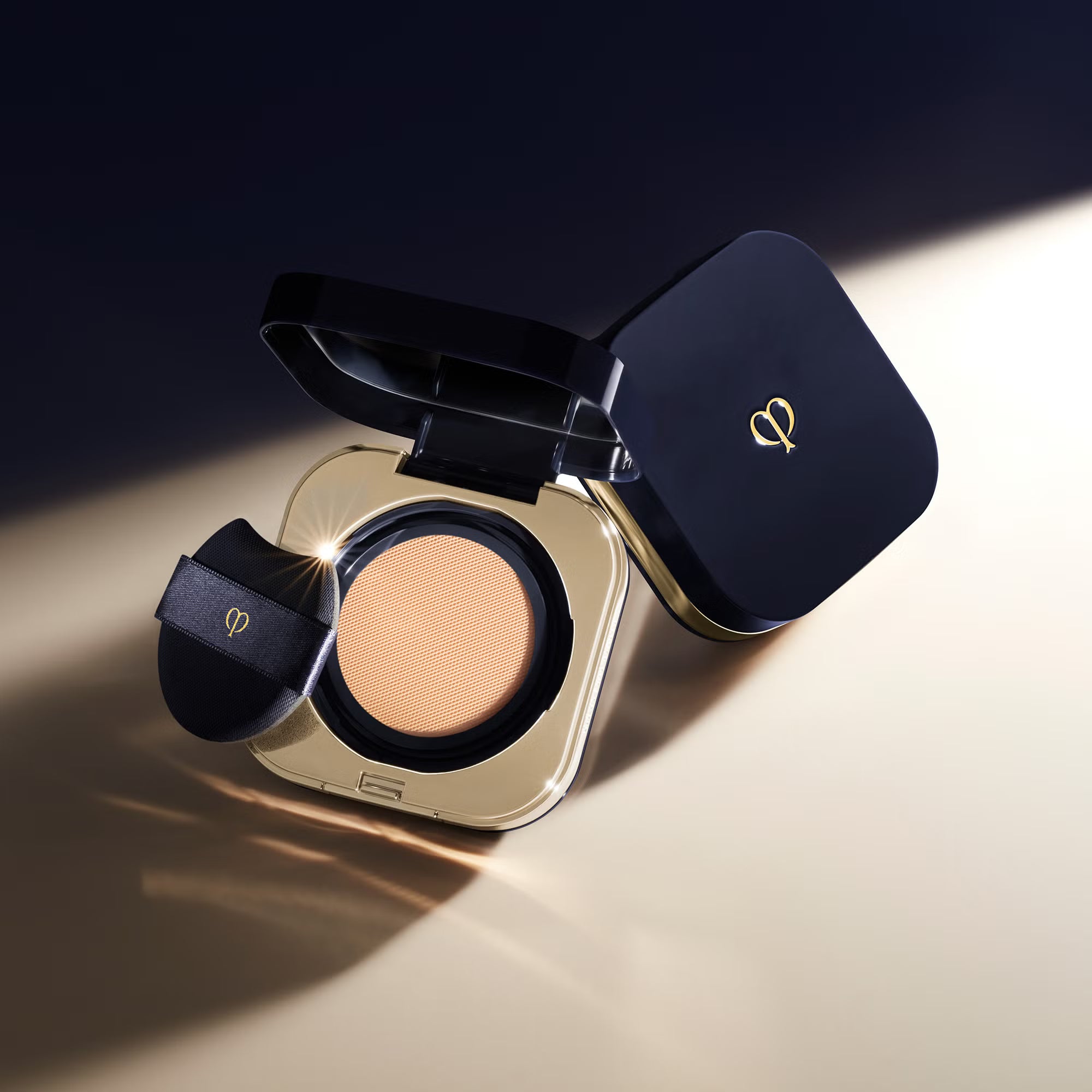 CPB Clé De Peau Beauté Radiant Cushion Foundation 14g